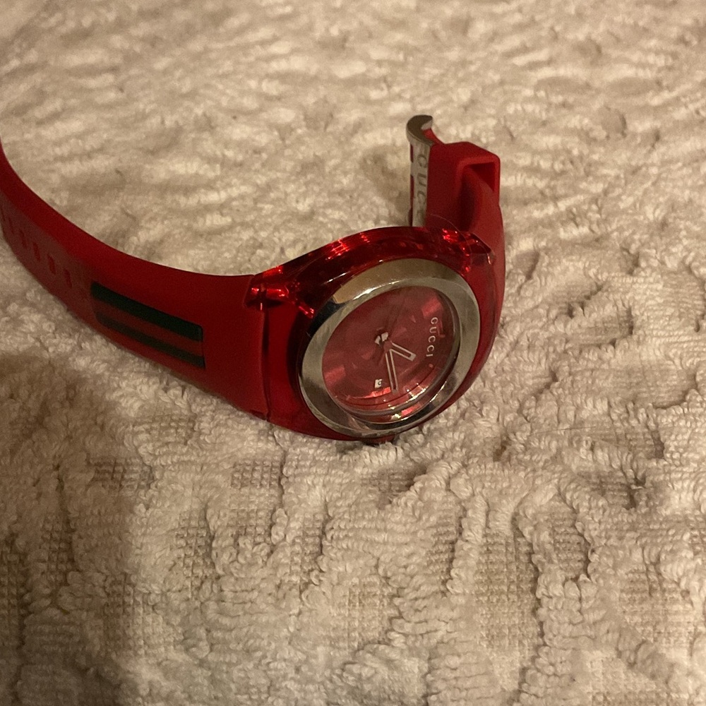 Gucci Red Dial with Gold Trim Watch - Picture 3 of 6